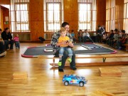 Nedělní odpoledne s RC modely aut v toušeňské školní tělocvičně - 6.11.2011
