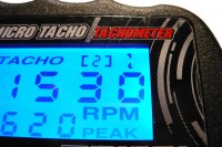 Turnigy Micro Tacho Tachometer - detail displeje, nastavena dvoulistá vrtule