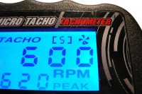 Turnigy Micro Tacho Tachometer - detail displeje, nastavena pětilistá vrtule